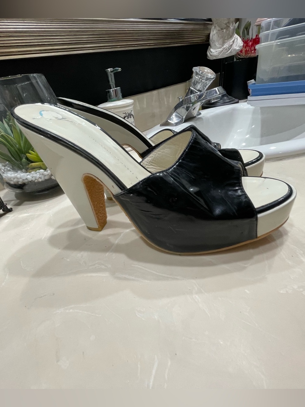 Giuseppe Zanotti Black Patent Open-Toe White Heel Slide Mules